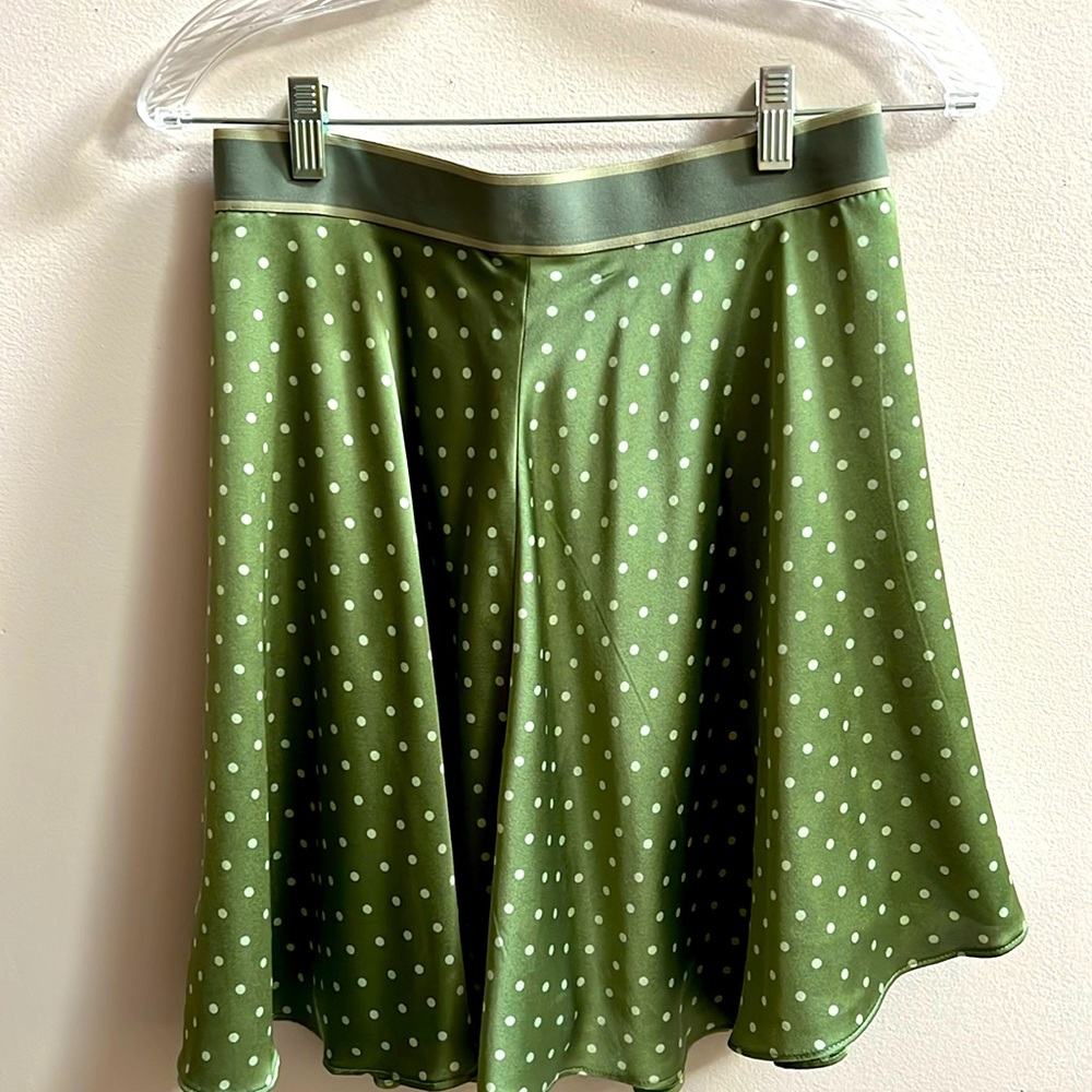GUESS Adriana Wrap Skirt Size M Fluid Pleated A-line Fit Polka Dots & Ruffle
